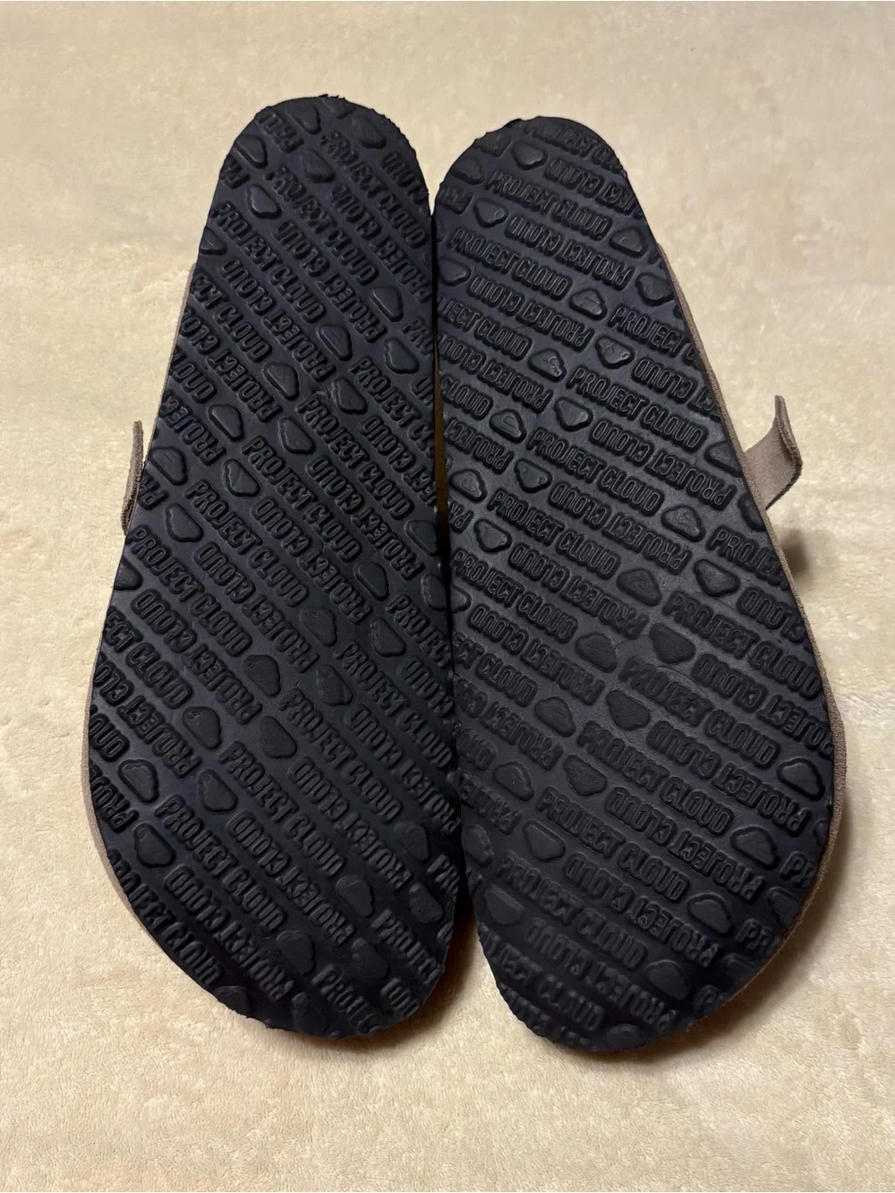 Project Cloud suede slip